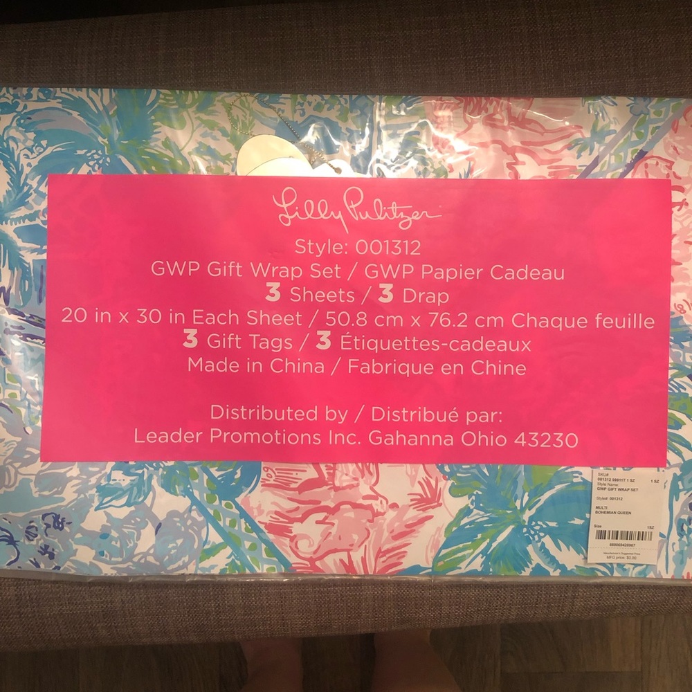 NWT Lilly Pulitzer gift wrap set